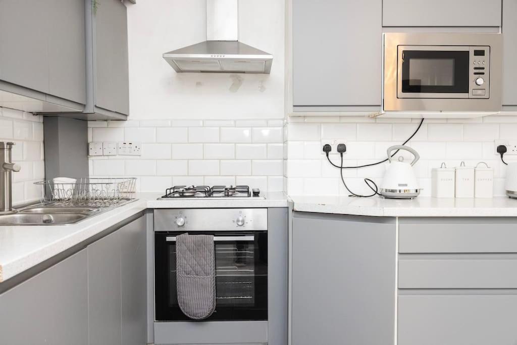 Modernised 3 Bed Pad Near Trendy Shoreditch Ground Floor With Balcony * Londres